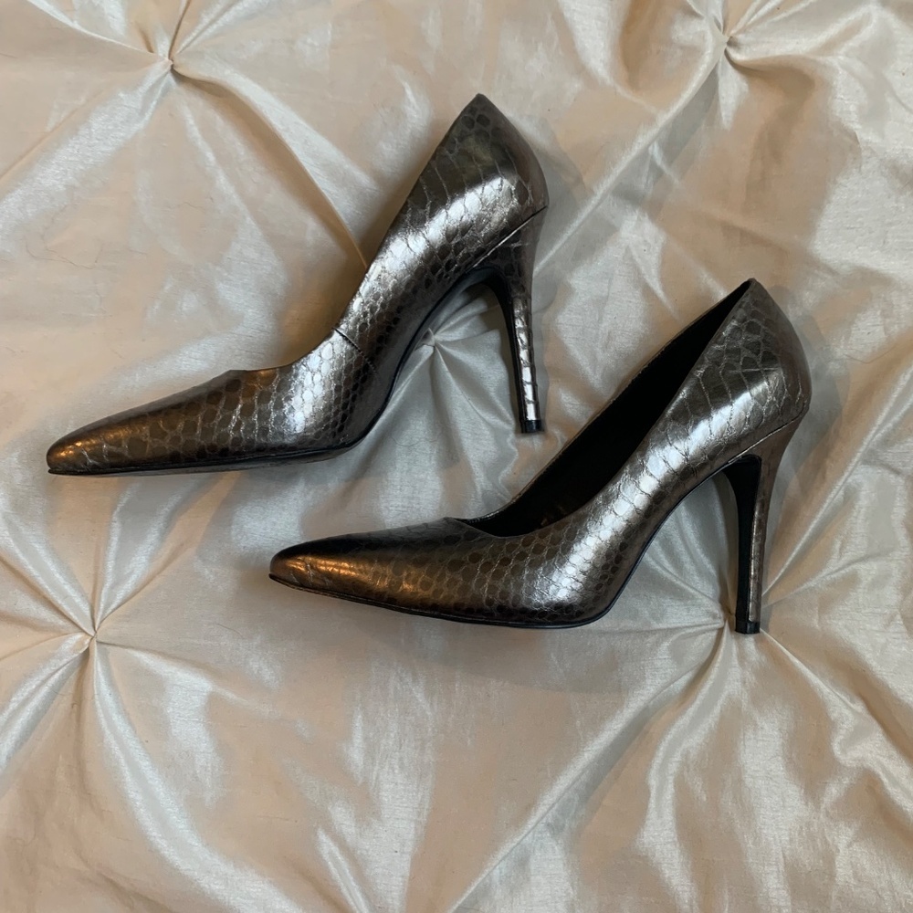 Ann Taylor Loft Gray Snakeprint Pumps sz8.5 - Picture 4 of 7